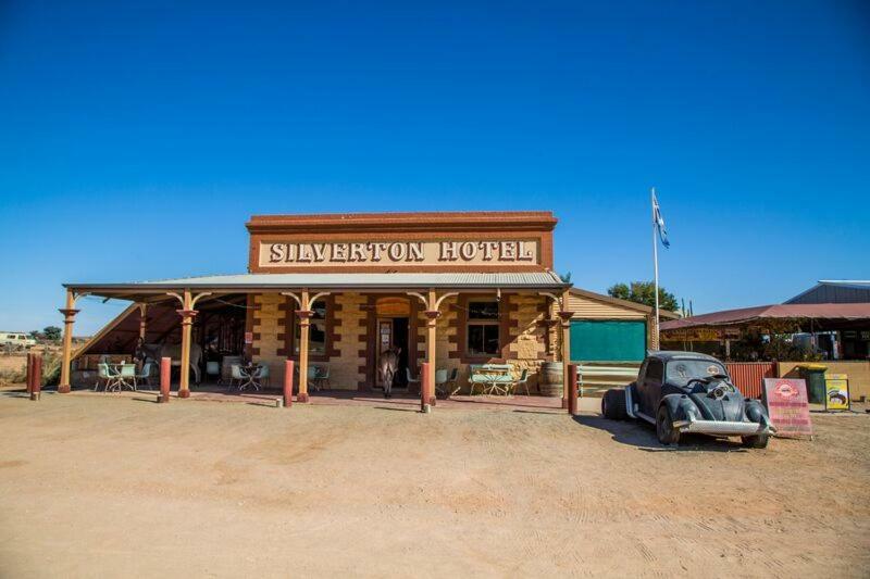 The Silverton Hotel Екстериор снимка